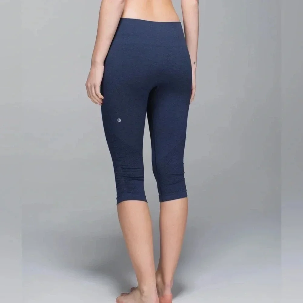 LULULEMON IN THE FLOW CROP II SEAMLESS NAVY CROP SIZE 6